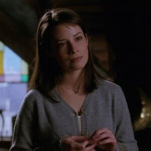 Vintage Sweater ASO Piper Halliwell in Charmed